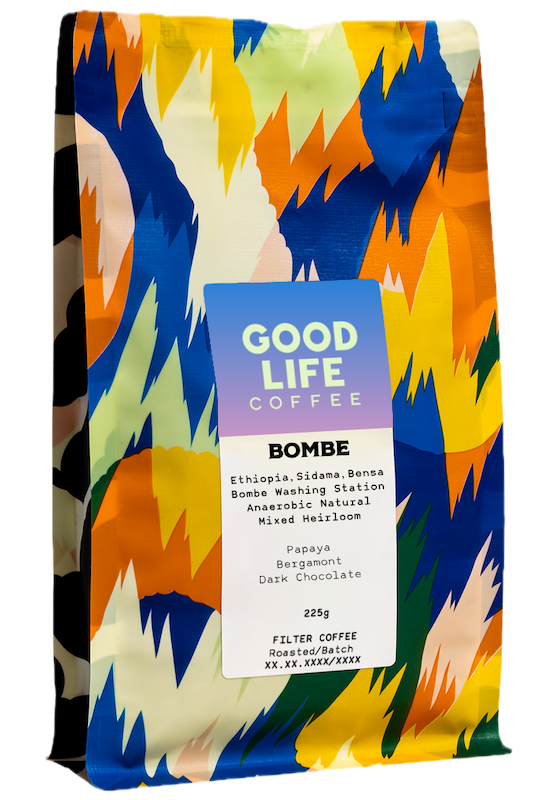 Bombe  - kahvipussi. Hedelmäinen, anaerobic natural -prosessoitu suodatinkahvi Etiopiasta. Maussa papayaa, bergamonttia ja tummaa suklaata. 